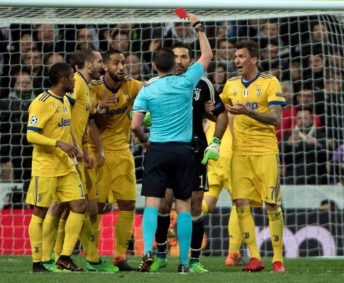 La intensa cólera de Buffon con el penalti del Real Madrid (Fotos)