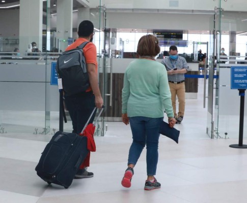 Expectación y algarabía: así fue la llegada del primer vuelo al aeropuerto de Palmerola