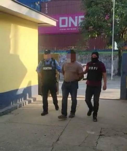 Cae guatemalteco en Corinto con arma considerada una de las 10 más peligrosas del mundo