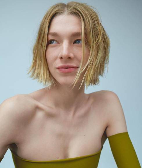 Hunter Schafer, la actriz que causó polémica por su vestido en la fiesta de los Oscars