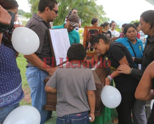 Dolorosa despedida a joven que murió por bala perdida en El Pedregal