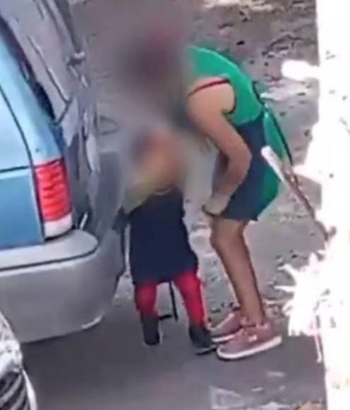 Capturan mujer en México por maltratar a su hijo: Le pegó a puño cerrado en el estómago