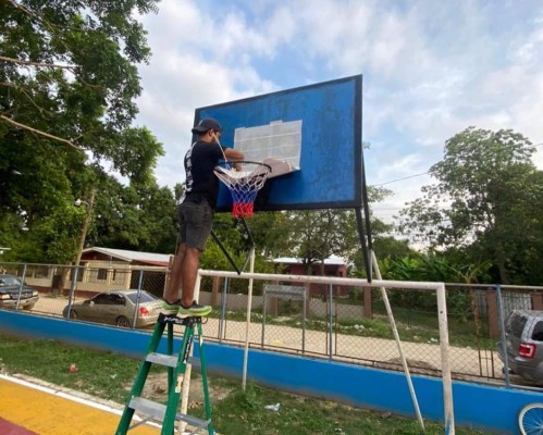 Fundación Alberth Elis restaura centro deportivo en Chamelecón