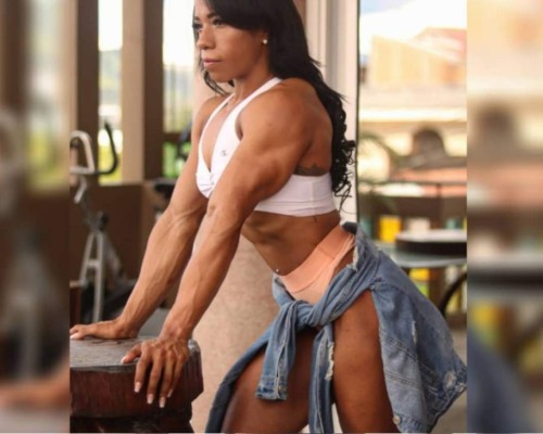 El impresionante cuerpo de Ivonne Ponce, la primera fisicoculturista profesional de Honduras