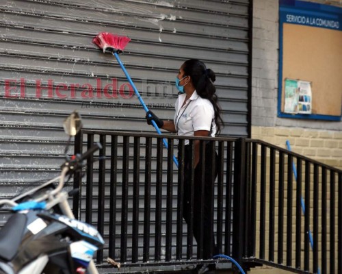 FOTOS: Desinfección y últimos preparativos para reapertura en la capital