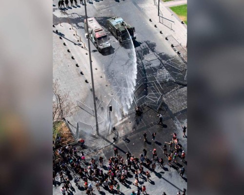 FOTOS: Multitudinaria marcha de chilenas por el Día de la Mujer