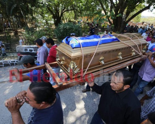 FOTOS: Consternación y llanto en velorio de exalcalde de Nueva Armenia