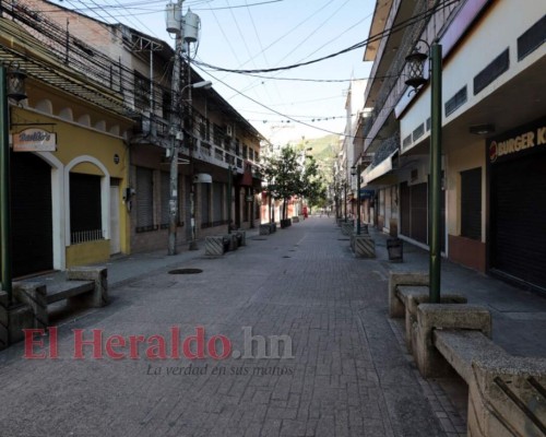 FOTOS: Desinfección y últimos preparativos para reapertura en la capital