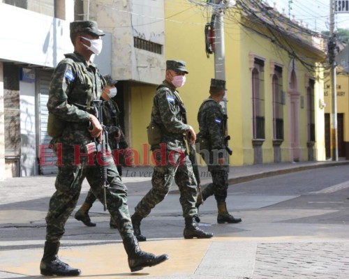 Parcialmente desolada y en labores de limpieza, así luce este sábado la capital