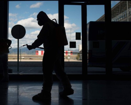 Alarma y calles vacías, las imágenes de la cuarentena en España