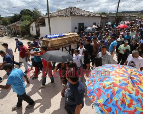 FOTOS: Consternación y llanto en velorio de exalcalde de Nueva Armenia