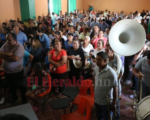 FOTOS: Consternación y llanto en velorio de exalcalde de Nueva Armenia