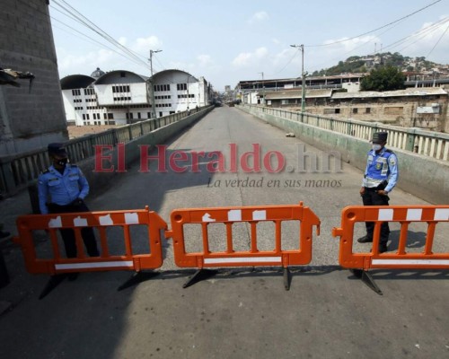 FOTOS: Capitalinos siguen en la calle en pleno toque de queda