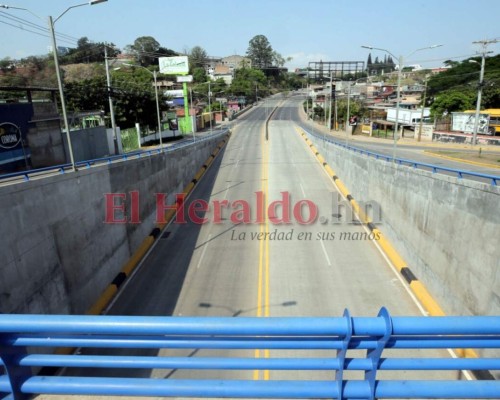 FOTOS: Capitalinos siguen en la calle en pleno toque de queda