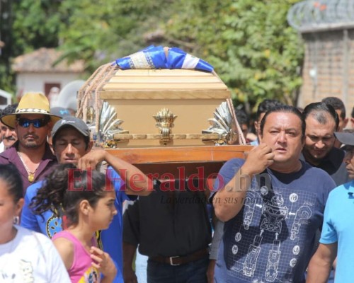 FOTOS: Consternación y llanto en velorio de exalcalde de Nueva Armenia