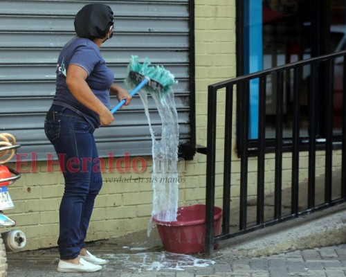 FOTOS: Desinfección y últimos preparativos para reapertura en la capital