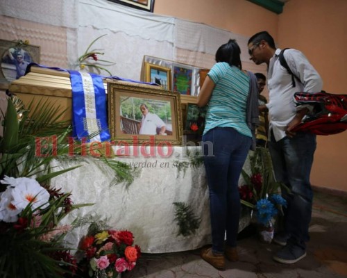 FOTOS: Consternación y llanto en velorio de exalcalde de Nueva Armenia