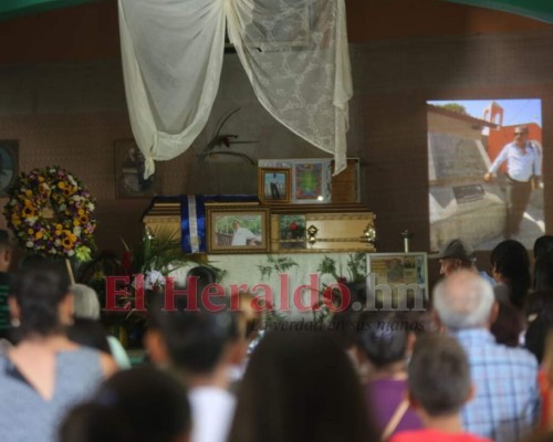 FOTOS: Consternación y llanto en velorio de exalcalde de Nueva Armenia