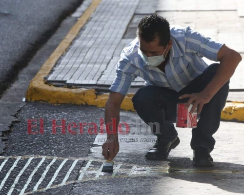 Parcialmente desolada y en labores de limpieza, así luce este sábado la capital