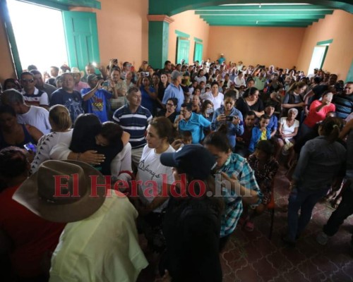 FOTOS: Consternación y llanto en velorio de exalcalde de Nueva Armenia