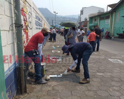 FOTOS: Entre medidas de bioseguridad abre la Feria del Agricultor en la capital