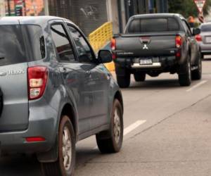 Es obligación del conductor portar las placas en su vehículo.