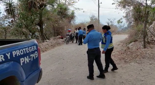 Fuerte operativo y tensión en entierro de las víctimas de la masacre en Comayagua