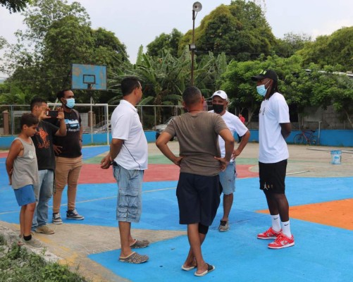 Fundación Alberth Elis restaura centro deportivo en Chamelecón