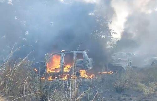 Así quedó la escena tras incendio que consumió 33 vehículos en Roatán