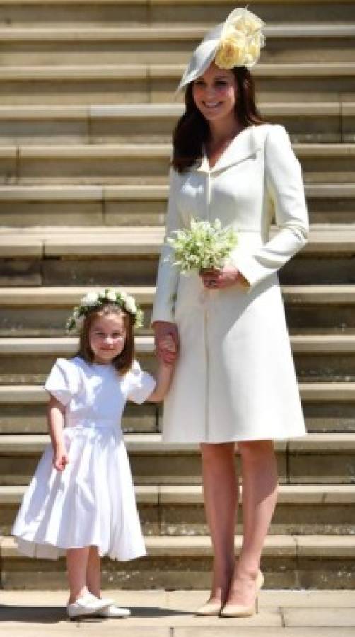 TOPSHOT - (L-R) Meghan Markle's mother Doria Ragland, Britain's Prince Charles, Prince of Wales, Britain's Camilla, Duchess of Cornwall, Princess Charlotte and Britain's Catherine, Duchess of Cambridge leave the wedding ceremony of Britain's Prince Harry, Duke of Sussex and US actress Meghan Markle at St George's Chapel, Windsor Castle, in Windsor, on May 19, 2018. / AFP PHOTO / POOL / Ben STANSALL