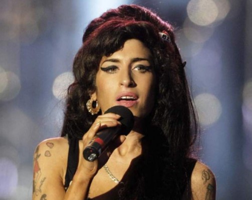 Amy Winehouse, la potente voz apagada por la soledad, las drogas y el alcohol