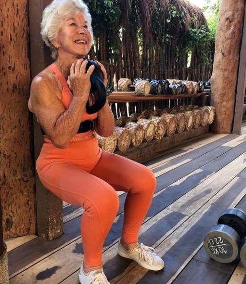 Es influencer, fitness e impacta a todos con su tonificado cuerpo a los 75 años (Fotos)