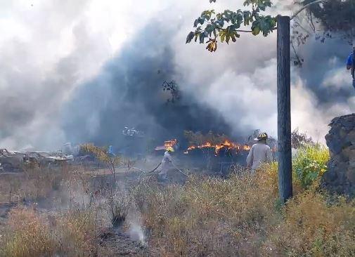 Así quedó la escena tras incendio que consumió 33 vehículos en Roatán