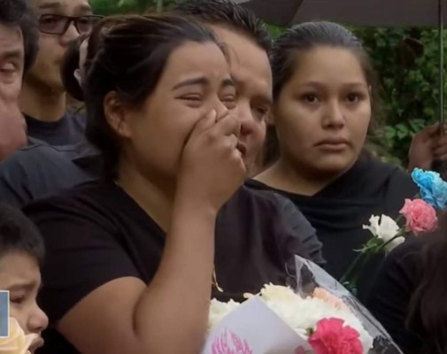 Las dolorosas imágenes del entierro de la niña hondureña que se quitó la vida en EEUU