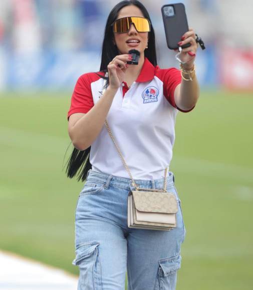 ¡Solo bellezas! Estadio Nacional se llena de lindas chicas para final de Olimpia ante Marathón