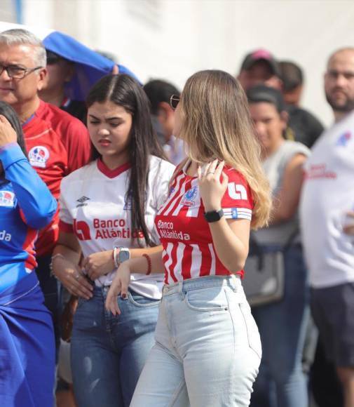 ¡Solo bellezas! Estadio Nacional se llena de lindas chicas para final de Olimpia ante Marathón