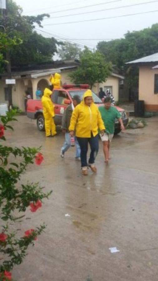 Leves daños por el huracán Earl en Honduras