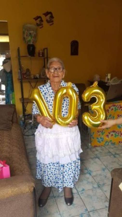 Honduras is Great - Recordando a las abuelitas¿recuerdan el Agua de  Florida? En esta semana dedicada al adulto mayor en Centroamerica les  enviamos el más cariñoso saludo a todos ellos.