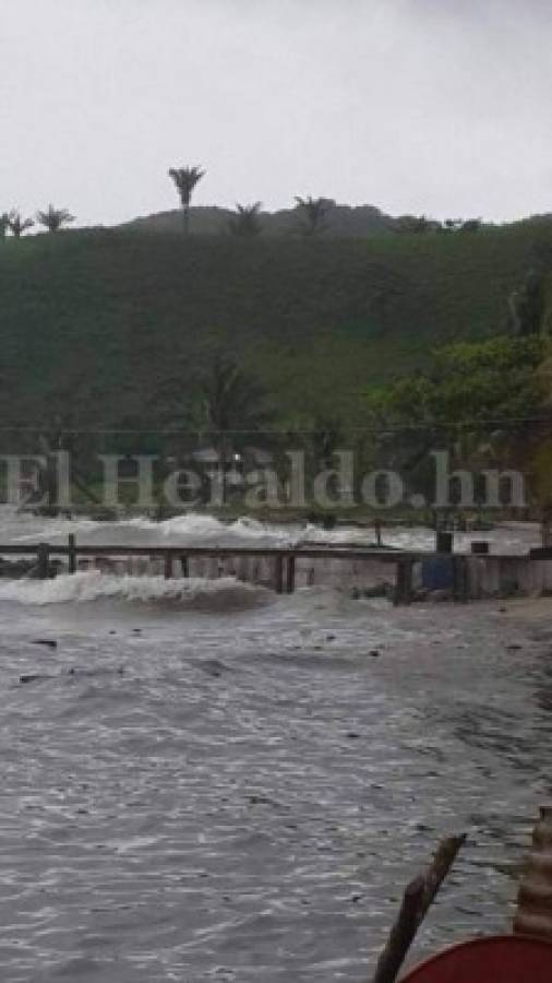 Alerta roja para Islas de la Bahía por tormenta Earl