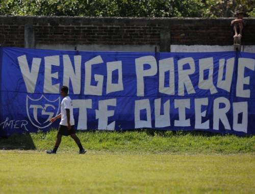 Aficionados en árboles y retoques de última hora: Curiosidades de partido  de segunda división en Choluteca