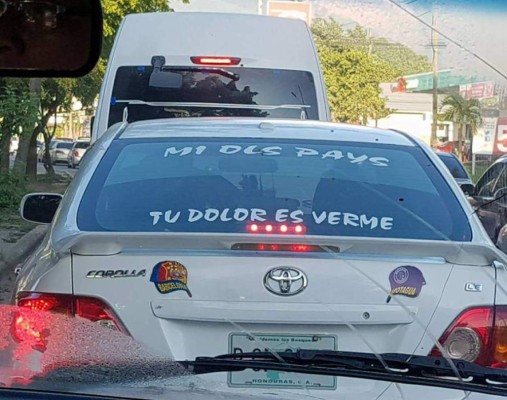 FOTOS: Los mensajes y frases más divertidos que conductores colocan en sus autos