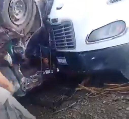 Accidente en Macuelizo deja cuatro heridos, tras choque entre busito y camión