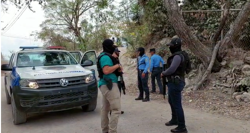 Fuerte operativo y tensión en entierro de las víctimas de la masacre en Comayagua