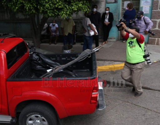 FOTOS: Con caravana dan último adiós al periodista David Romero Ellner