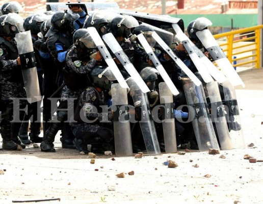 Fotos: Así terminaron quemados cuatro policías tras violento enfrentamiento con miembros del MEU