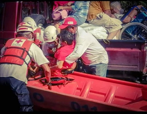 Continúa el rescate de hondureños afectados tras el doloroso paso de Eta (FOTOS)