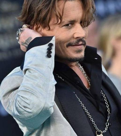 Sobreexcitado tras una noche de fiesta: la razón por la que cancelaron concierto de Johnny Deep en Hungría