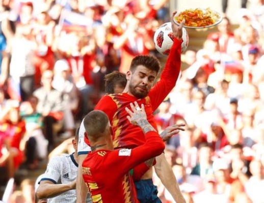 Los memes que desató la mano de Piqué durante el partido de España ante Rusia en los octavos