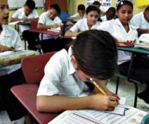 Estos padres de familia jamás imaginaron la dura respuesta que recibirían por parte de uno de los educadores.