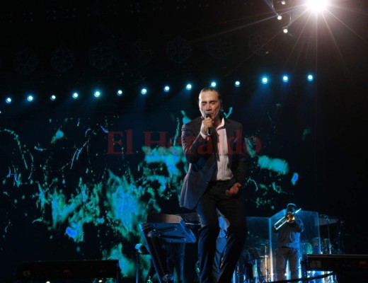 'Rompiendo Fronteras': Alejandro Fernández emocionó a Honduras con espectacular concierto